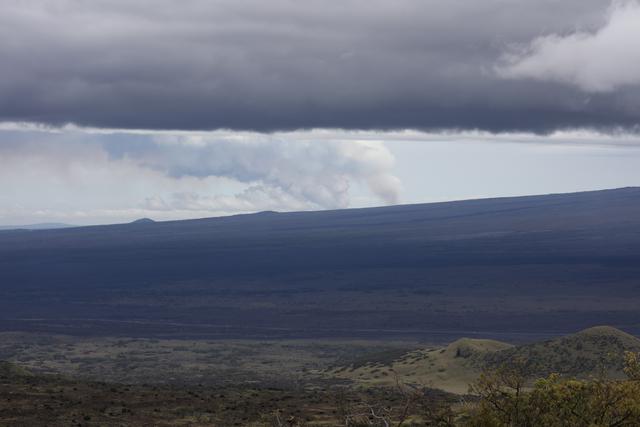 A wider angle of the same, the bulk of the plume is hidden behind the flanks of Mauna Loa from this angle.