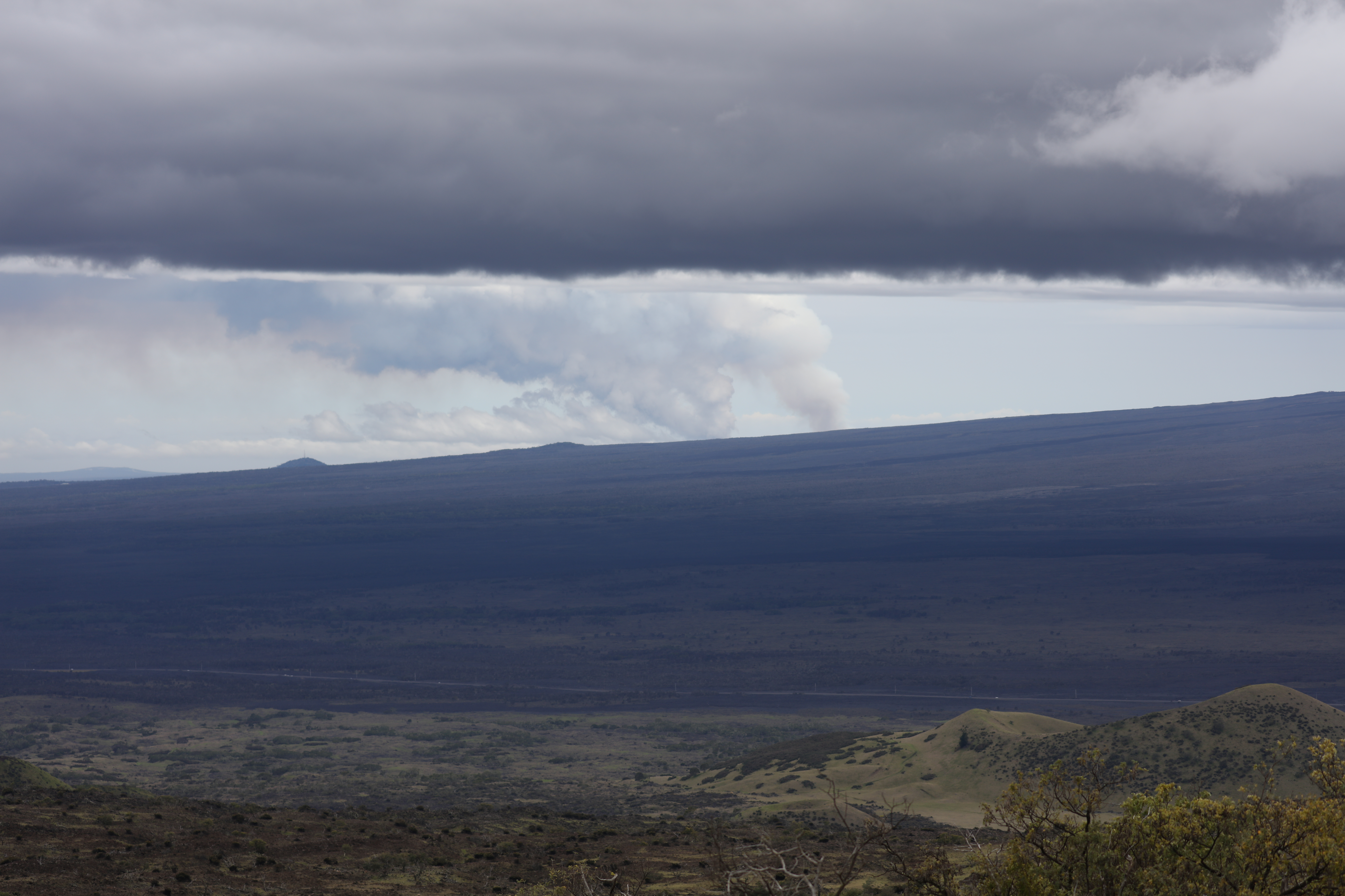 A wider angle of the same, the bulk of the plume is hidden behind the flanks of Mauna Loa from this angle.